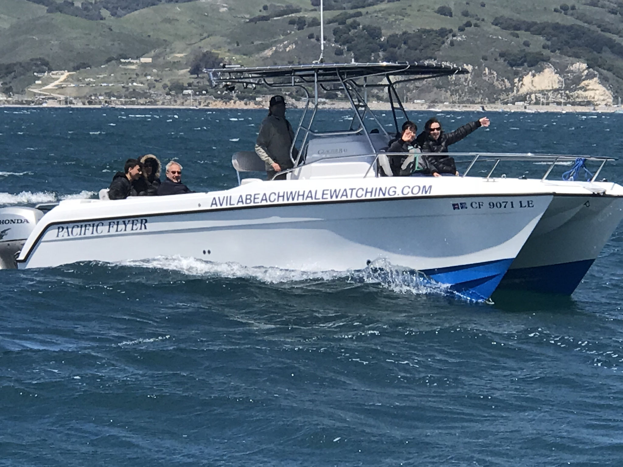 The 28ft power catamaran underway